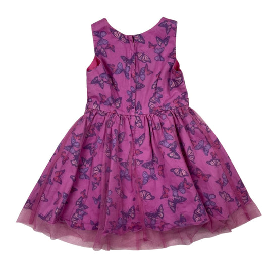 Mädchenkleid mit Schmetterlingen