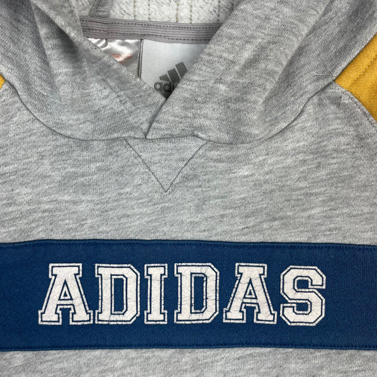 Grauer und gelber Adidas Kapuzenpullover mit blauem Bruststreifen und ADIDAS-Schriftzug, Größe 140 – detail