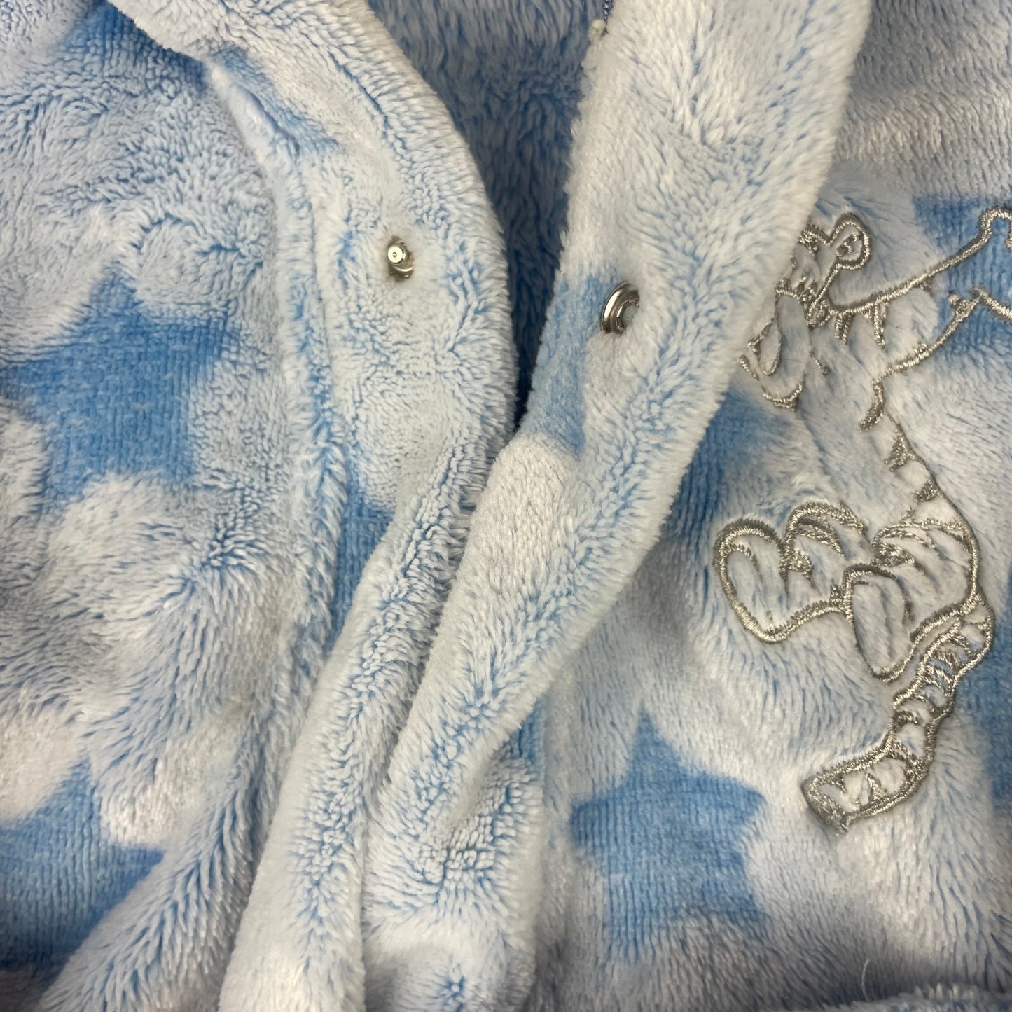 Hellblauer Disney Baby Bademantel mit Kapuze und Sternenmuster, Größe 9–12 Monate