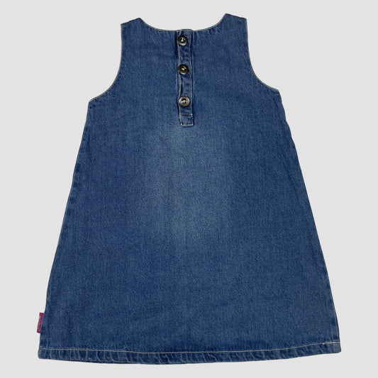 Ärmelloses Jeanskleid mit grüner Apfel-Applikation und Rüschenknopfleiste 4