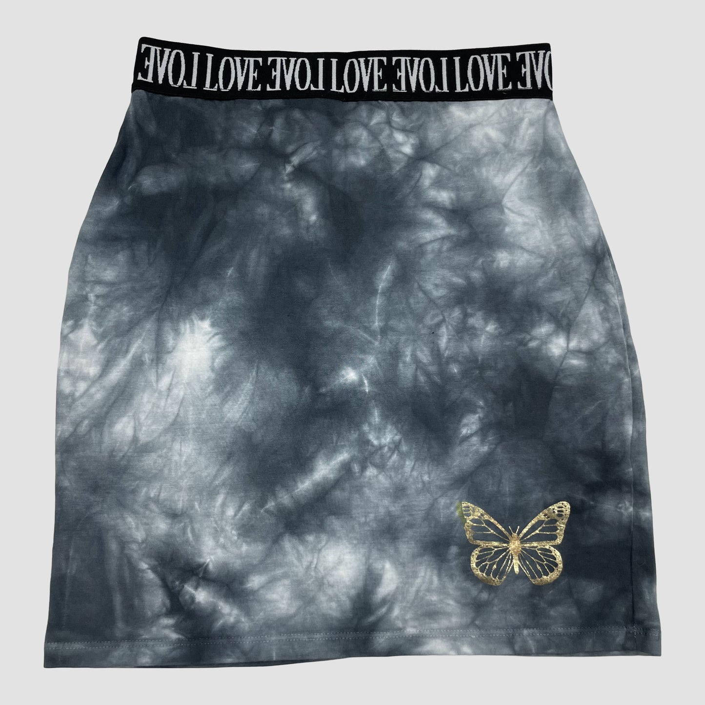 Grauer Batik-Rock von New Look 915 Generation mit elastischem LOVE-Bund und goldener Schmetterling-Stickerei, Größe 12–13 Jahre.