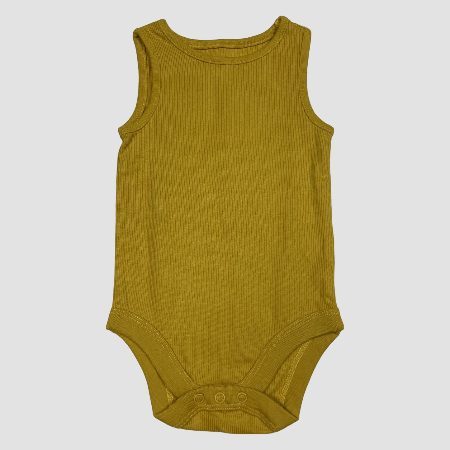 Gelber ärmelloser Ripp-Body von Tu, Größe 6–9 Monate