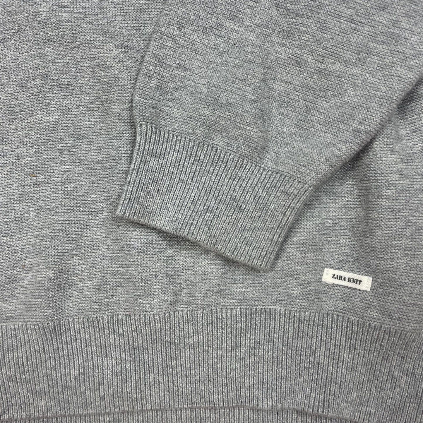 Grauer ZARA Kinder-Pullover, Größe 134/9 Jahre – detail