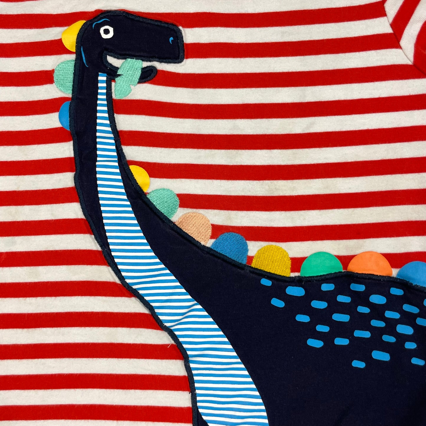 Rot-weiß gestreiftes T-Shirt mit Dinosaurier-Applikation, Größe 4–5 Jahre