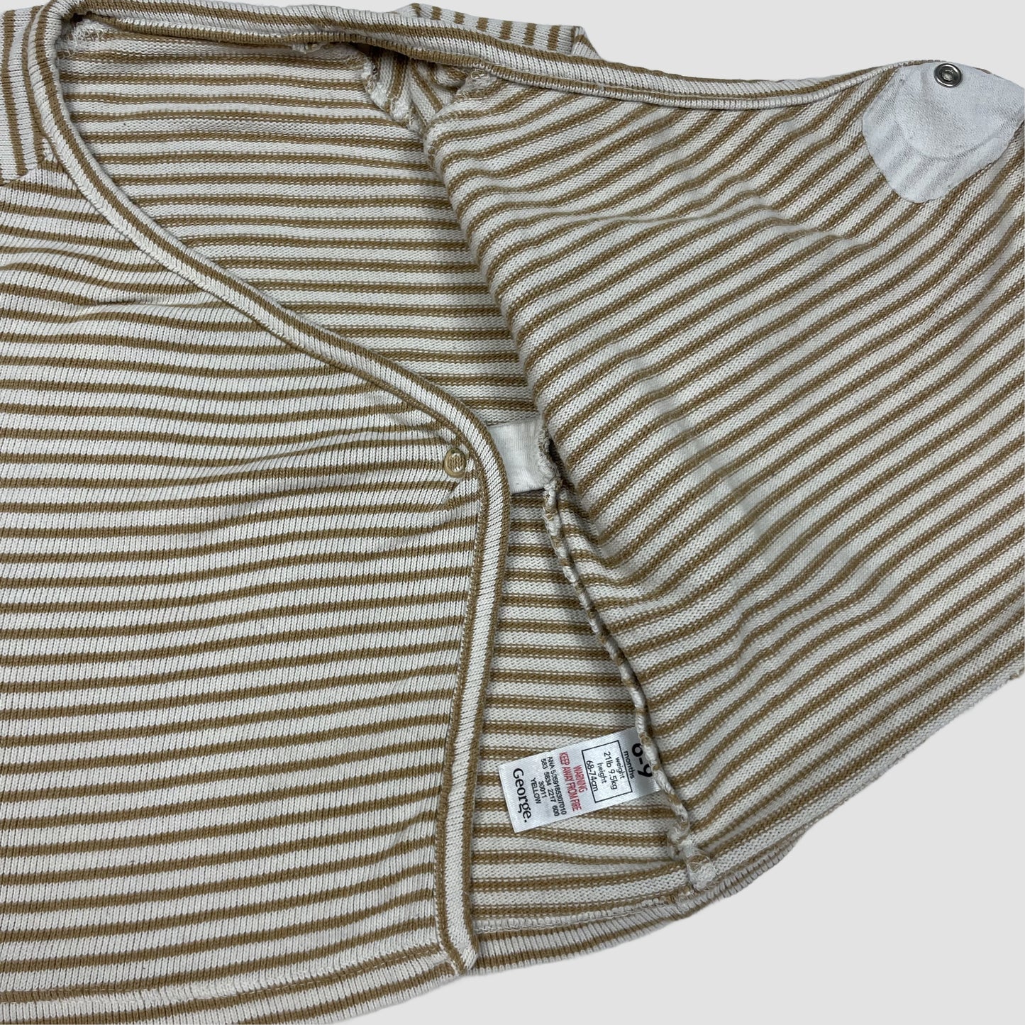 Beige-weiß gestreiftes Wickelshirt mit langen Ärmeln und Druckknöpfen, Größe 6–9 Monate – inside