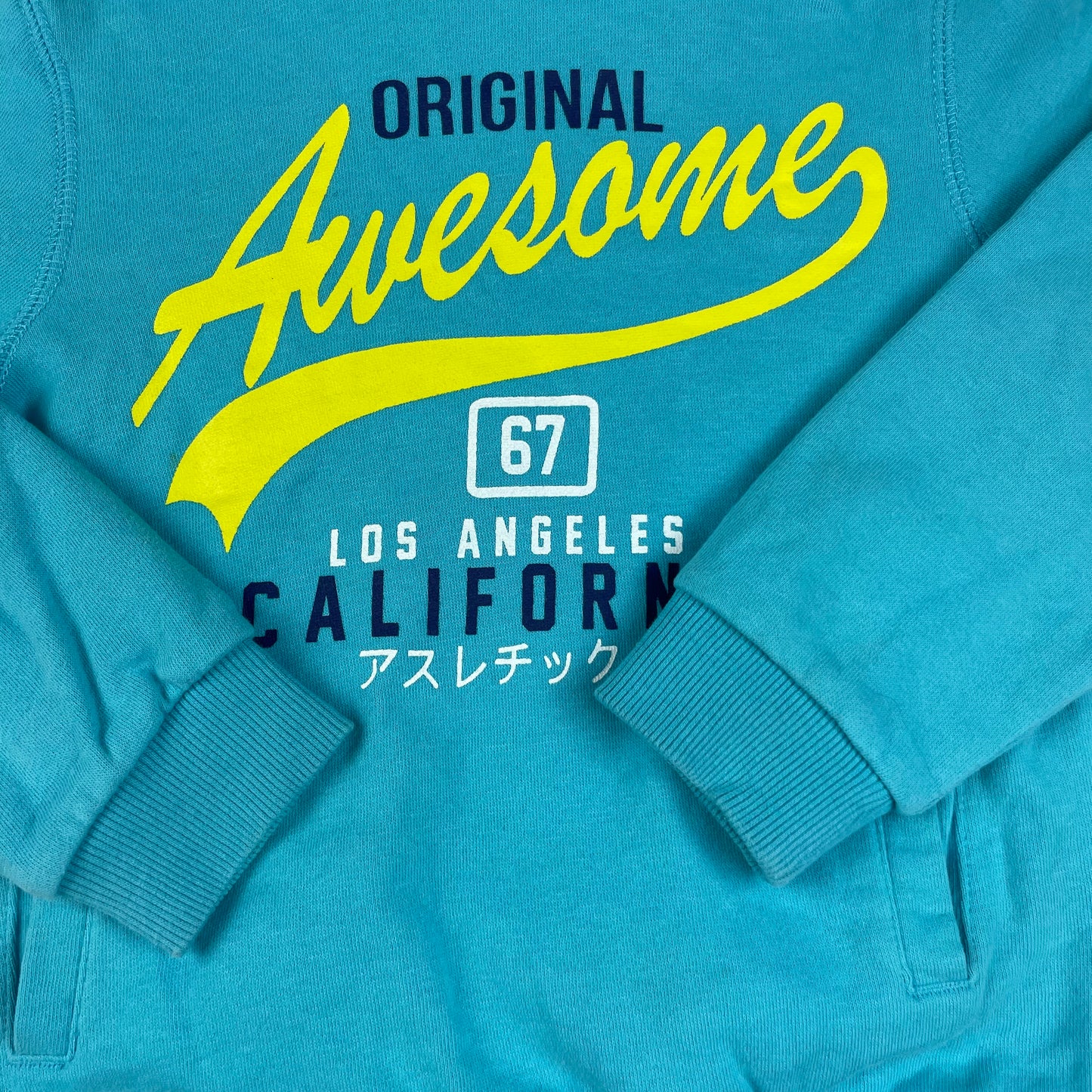 Türkiser Kinder-Hoodie mit gelbem detail