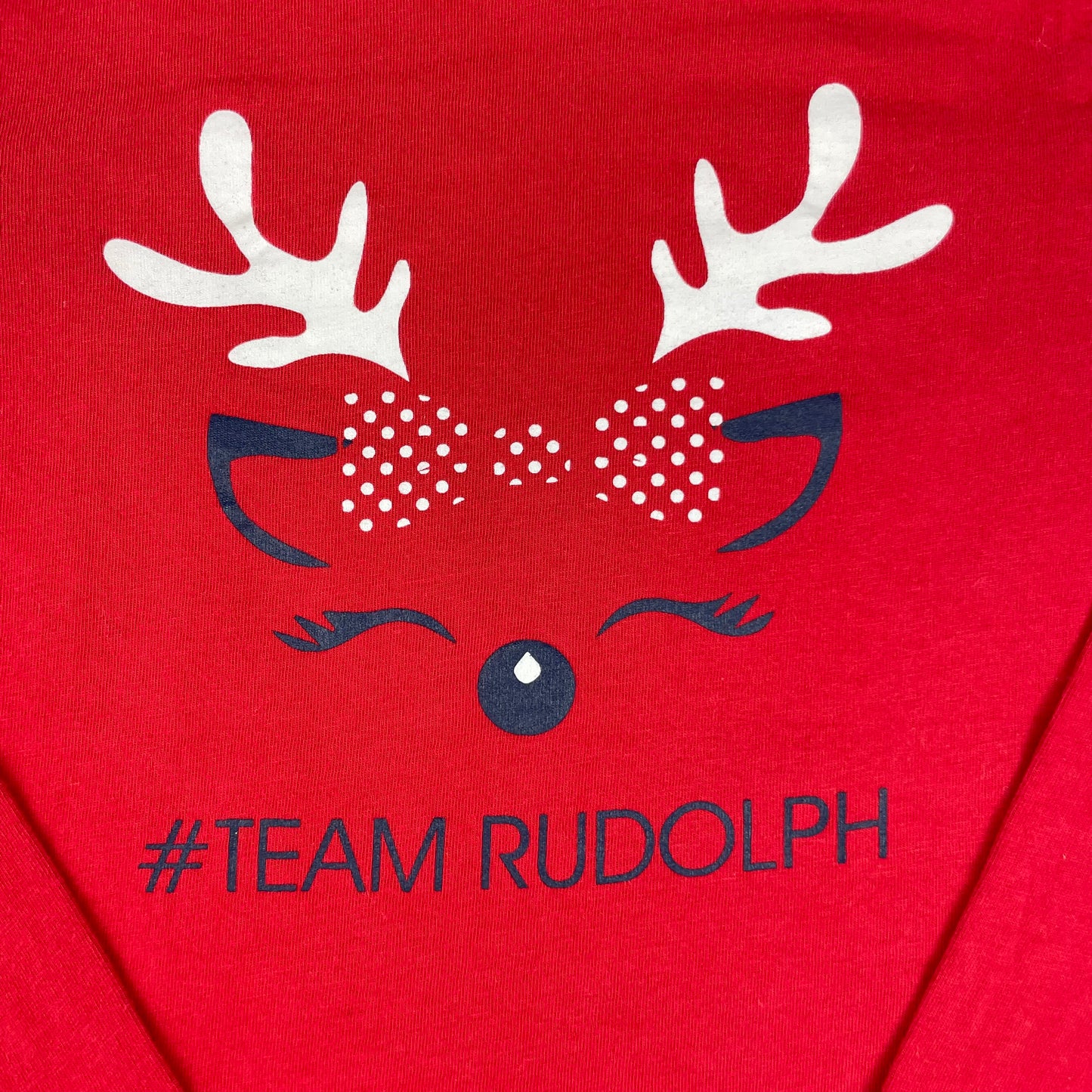 Rotes Langarmshirt mit Rentier-Print #TEAM RUDOLPH von Lily & Dan, Größe 7–8 Jahre – detail