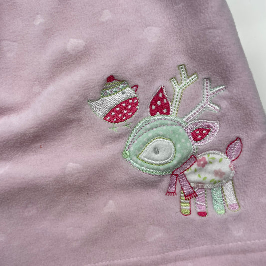 Rosa Fleece-Babykleid mit Reh-Applikation und Herz-Tasche, Größe 0–3 Monate – detail