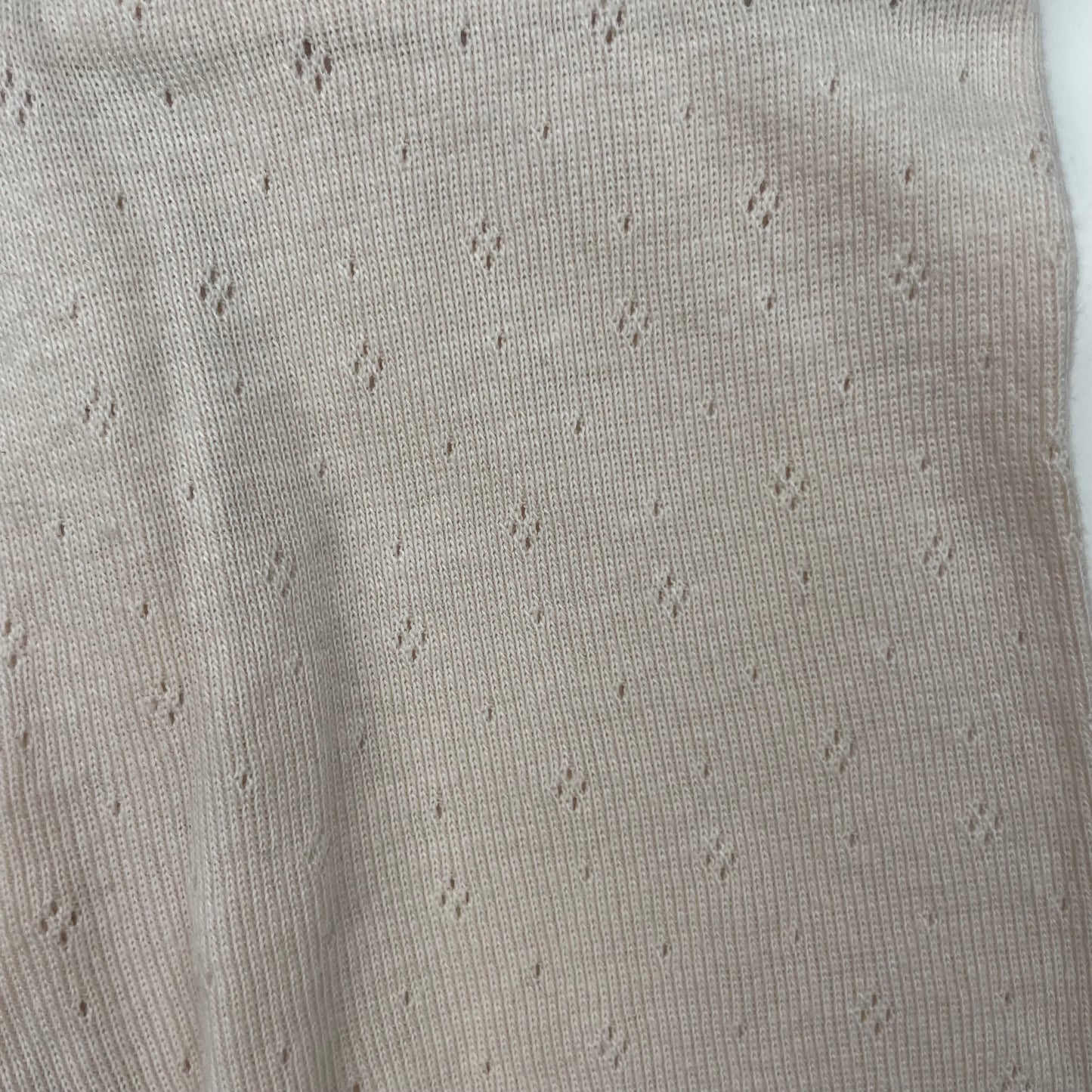 Beige Babyhose aus Baumwolle mit Pointellemuster und Umschlagbündchen – detail