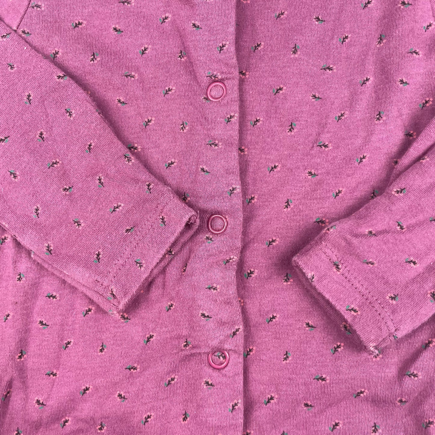 Lila Baumwoll-Overall mit kleinem Blumenmuster