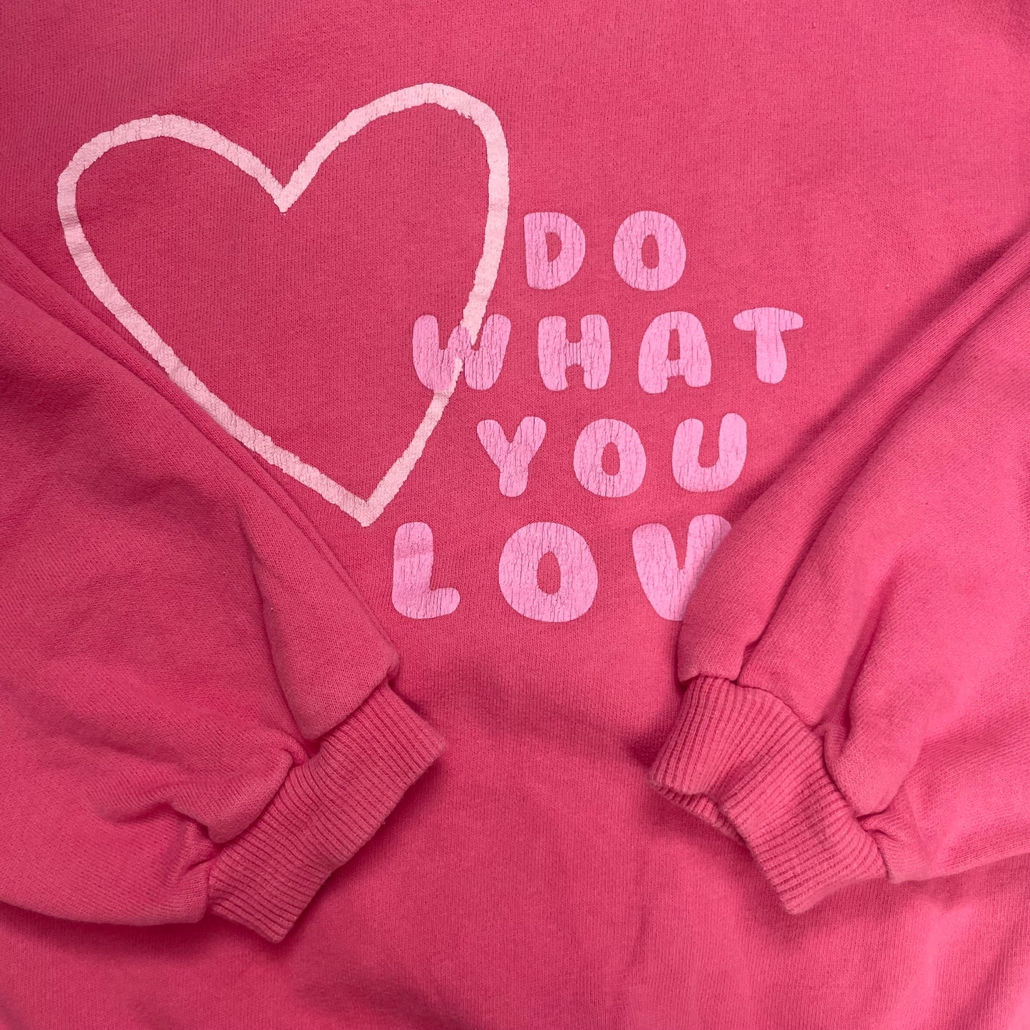 Rosa Sweatshirt mit Herz- und Schriftaufdruck für Kinder – detail