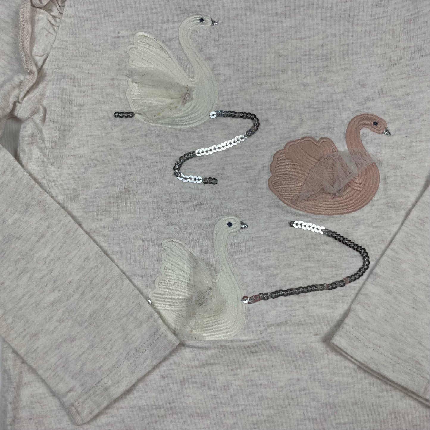 Beiges Langarmshirt mit Schwanen-Applikation – detail