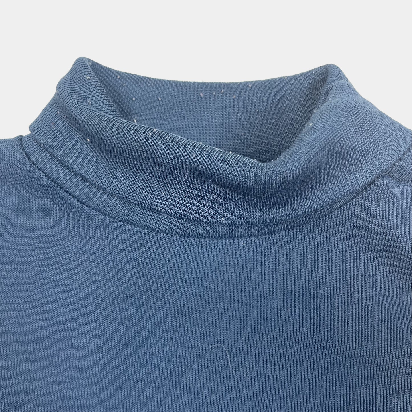 Blauer Rollkragenpullover für Kinder aus Polyester – detail