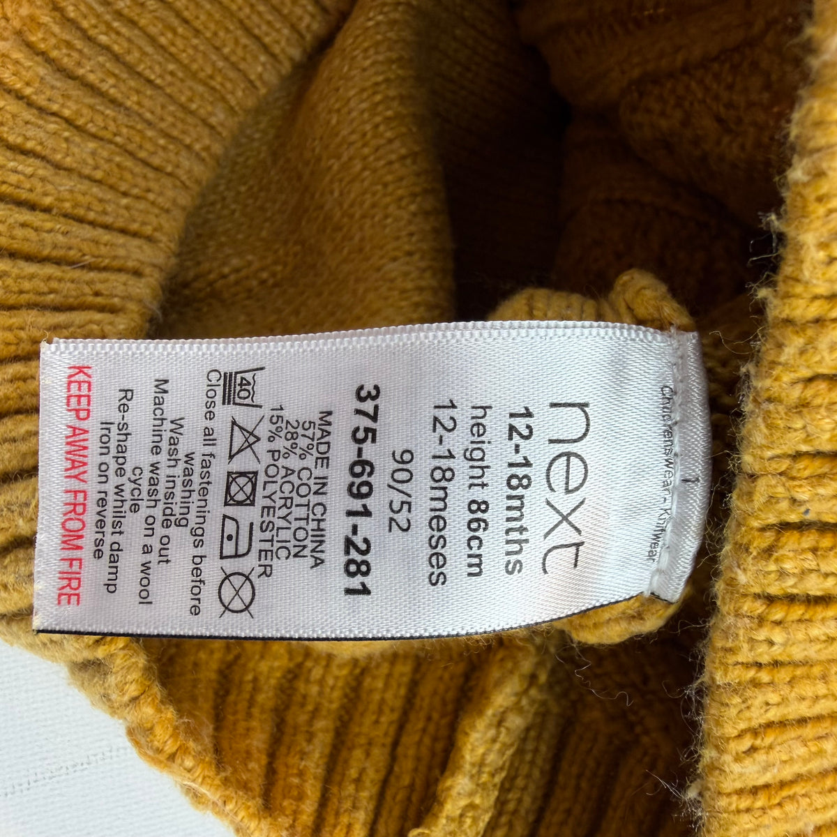 Senfgelber Next Strickpullover mit Zopfmuster und Schulterknöpfen – label