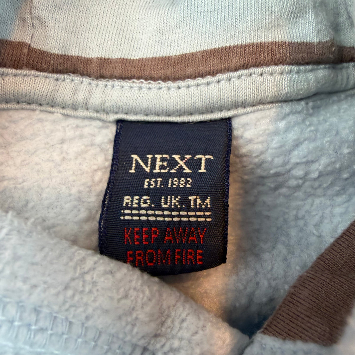 Hellblauer Baby Fleece-Hoodie mit Kapuze und aufgesticktem Tiergesicht – label