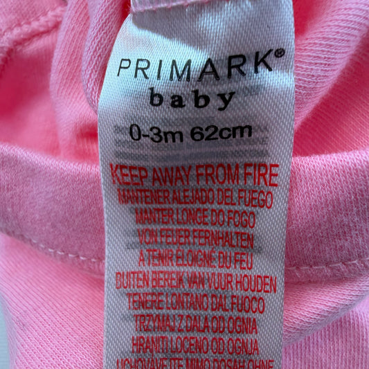 Rosa ärmelloser Baby-Body mit Druckknöpfen im Schritt – label