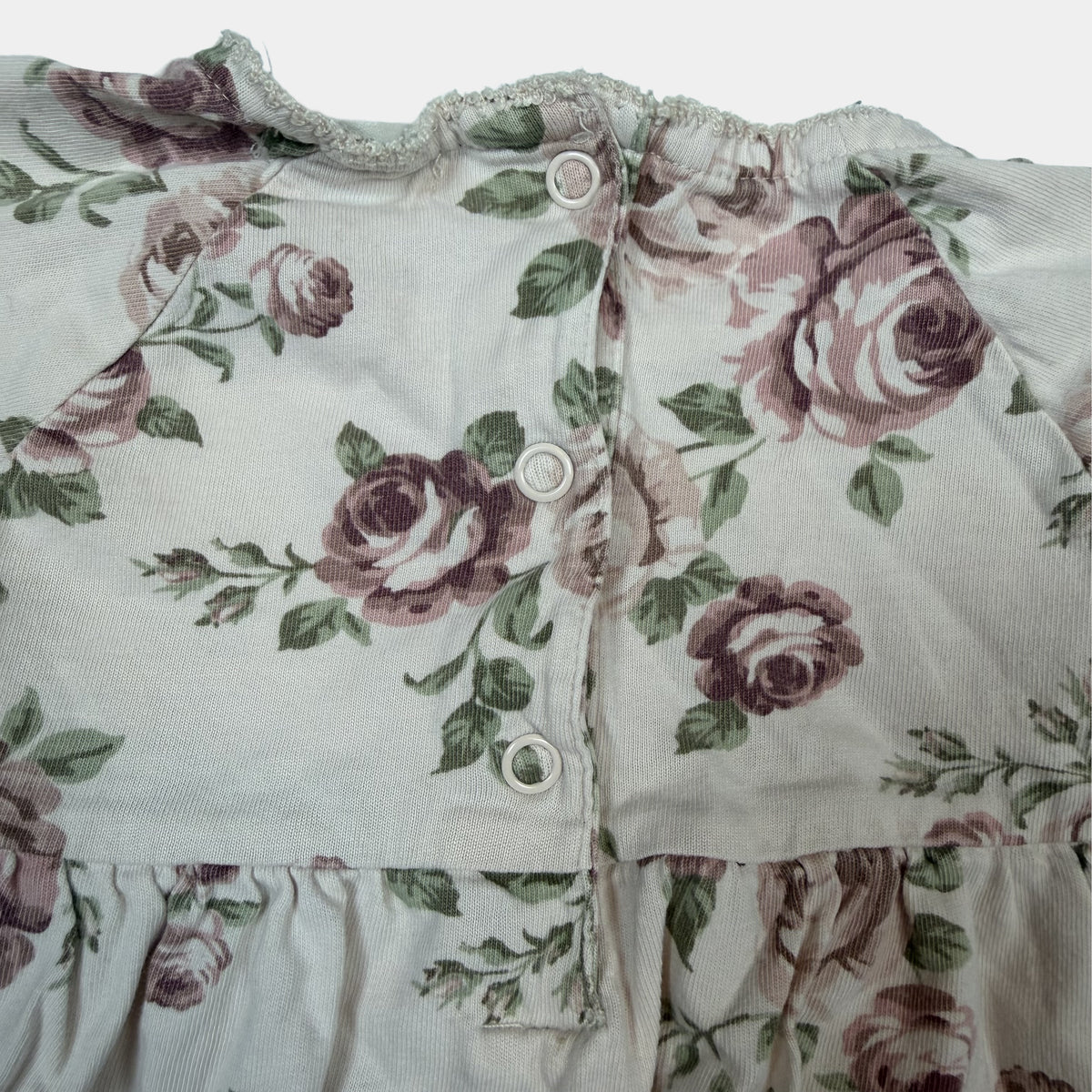 Beiges langärmeliges Baby-Kleid mit Rosenmuster und Häkelspitze, Größe 74 – back