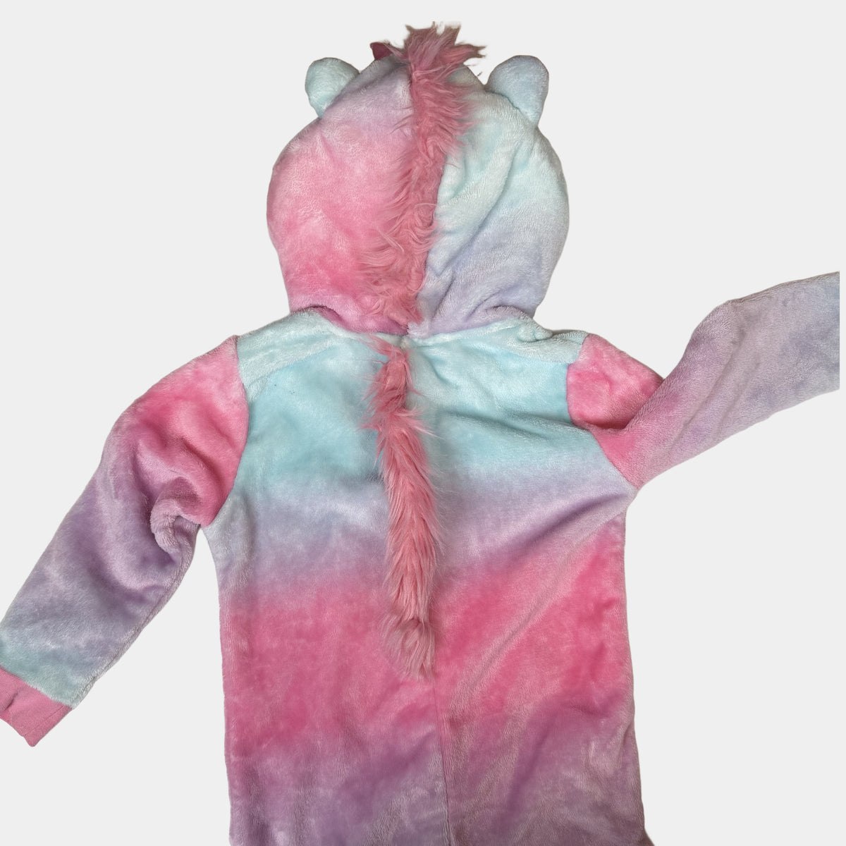 Mehrfarbiger Plüsch-Overall mit Einhorn-Kapuze und Reißverschluss in Rosa, Lila und Hellblau – back