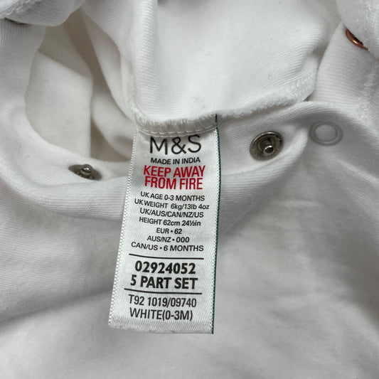 Weißer Baumwoll-Schlafanzug mit Druckknöpfen vorne und Fußbedeckung