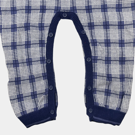 Blauer Overall aus Baumwolle mit Karomuster und Knopfleiste für Babys – detail