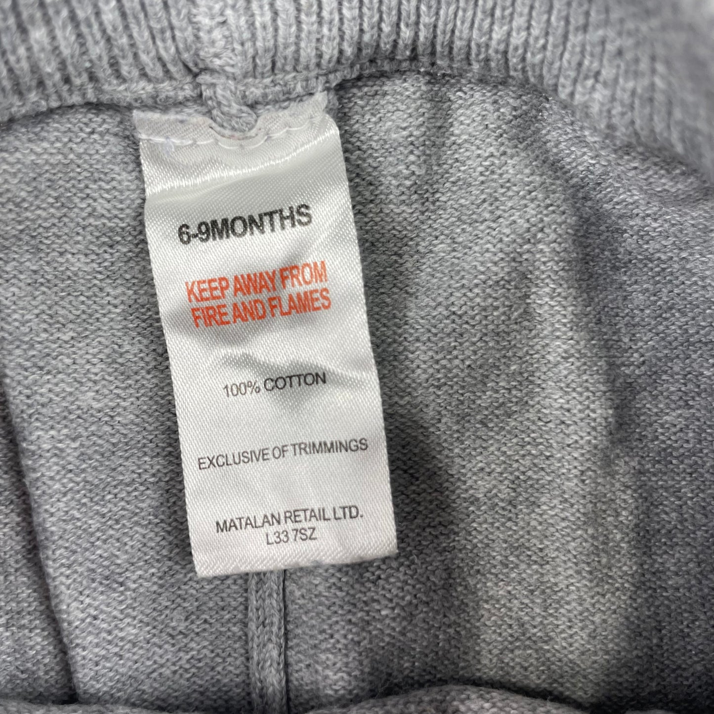 Graue Baumwollhose mit Tasche, Größe 6-9 Monate – label