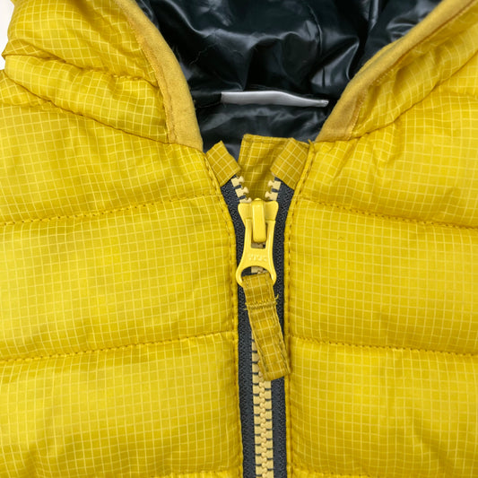 Gelbe Kapuzenjacke für Babys bis 3 Monate von Next – zip