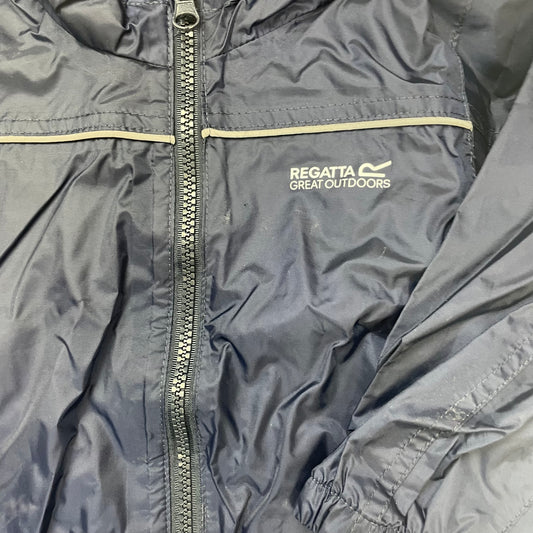 Dunkelblauer wasserdichter Overall für Kinder mit Kapuze von Regatta – detail