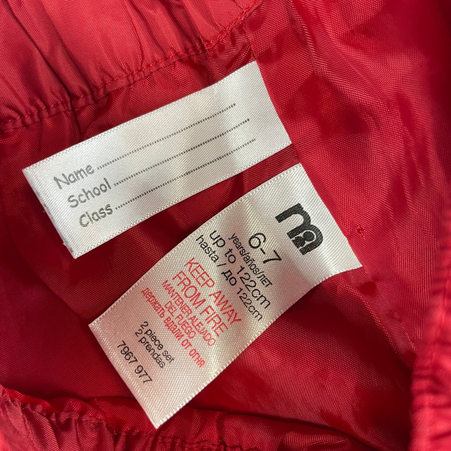 Rote Nylon-Hose mit seitlichen Streifen für Kinder. Größe 6-7 Jahre. – label