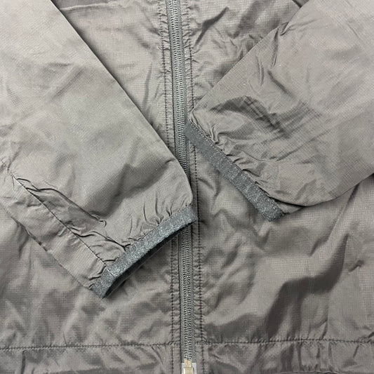 Schwarze Jacke aus Nylon mit Kapuze von Puma in Größe 14 (32/34). – detail