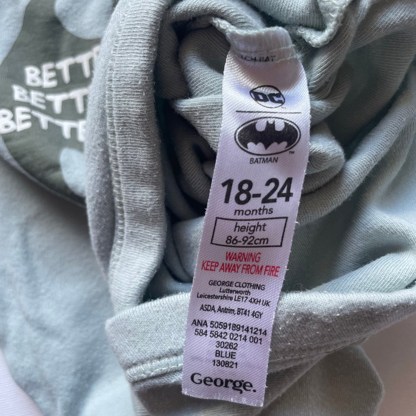 Grauer Body mit Batman-Motiv und Spruch, Größe 18-24 Monate – label
