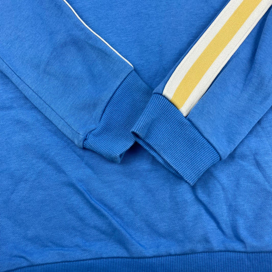 Blauer Pullover mit gelben und weißen Streifen auf den Ärmeln, Größe 14–15 Jahre von M&S – detail