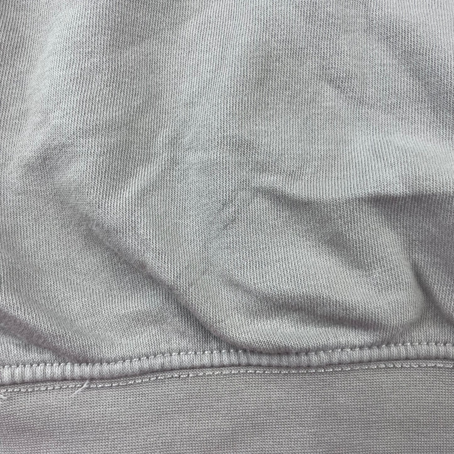 Grauer Hoodie mit Kapuze und Aufdruck von H&M in Größe 152. – fabric