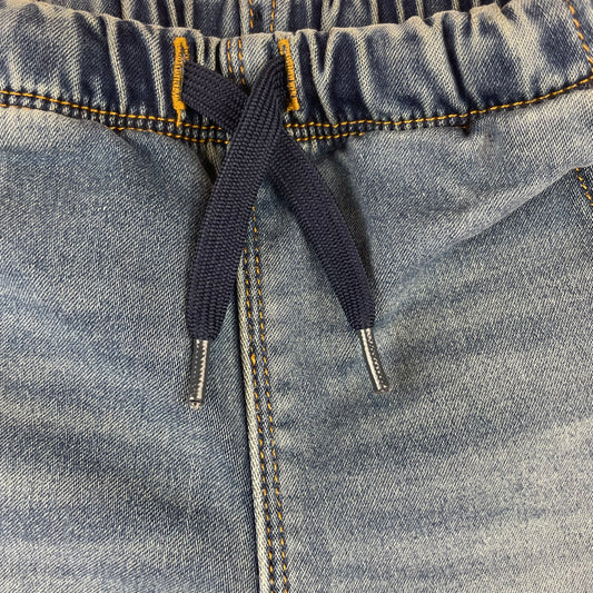 Blaue Jogginghose aus Denim mit elastischem Bund und Kordelzug – detail