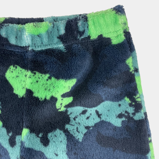 Grüne Fleecehose mit Camouflage-Muster für Jungen – detail