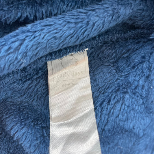 Dunkelblauer Bademantel aus 100% Polyester mit Kapuze und Bindegürtel – front