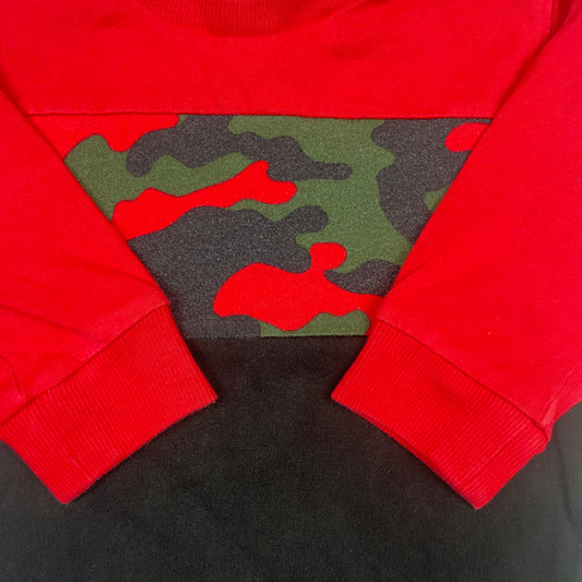 Rot-schwarzes Langarmshirt mit Camouflage-Einsatz von Next, Größe 6–9 Monate – detail