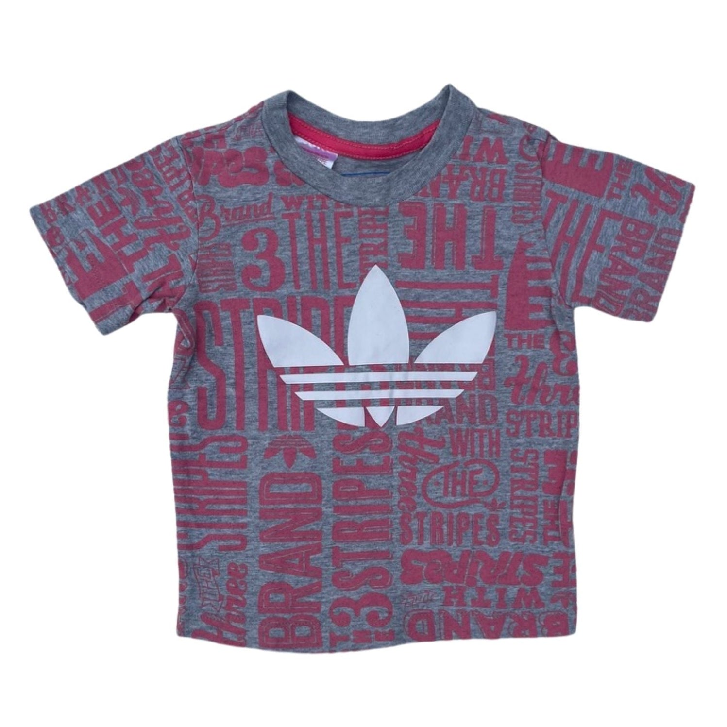Graues Adidas T-Shirt mit Schriftzug und Logo für Kinder