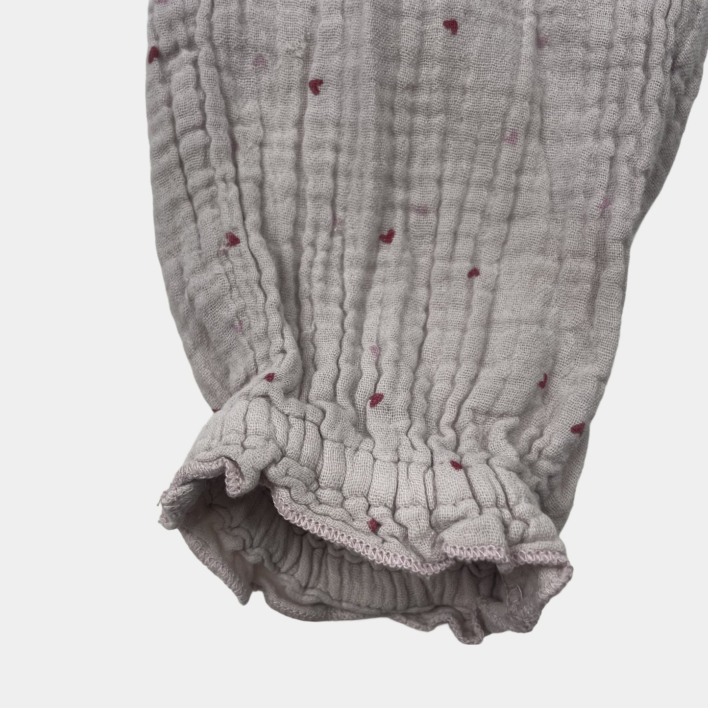 Graue Baumwollhose mit Herzmuster und elastischen Bündchen für Kinder – detail
