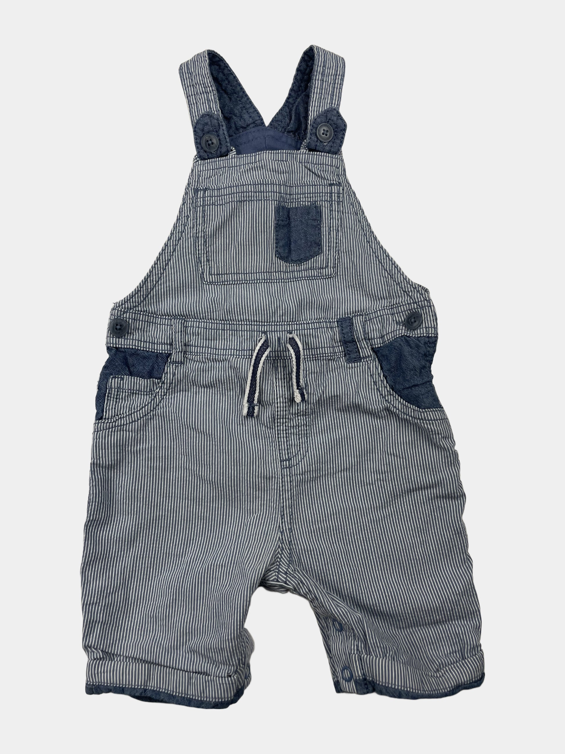 Gestreifter grauer Baumwoll-Overall für Kleinkinder mit Knöpfen und Taschen, Größe 12-18 Monate, von George. – front