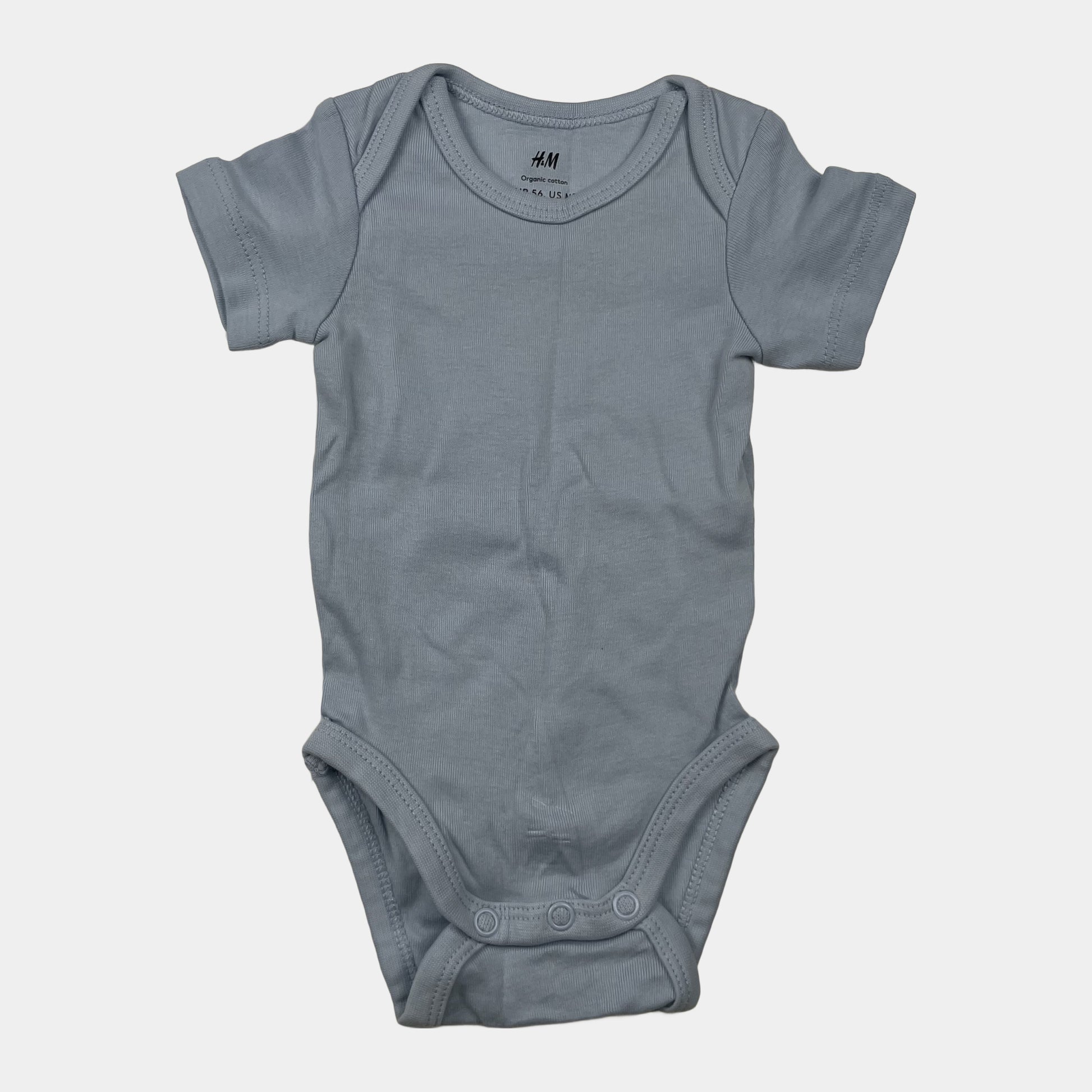 Hellblauer Babybody aus Baumwolle mit kurzen Ärmeln – front