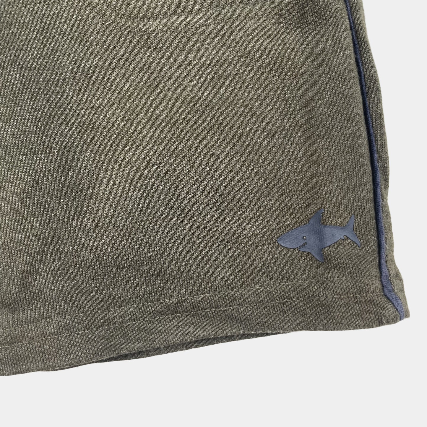 Graue Sweatshorts aus Baumwolle mit elastischem Bund für Jungen im Alter von 4-5 Jahren von F&F. – detail