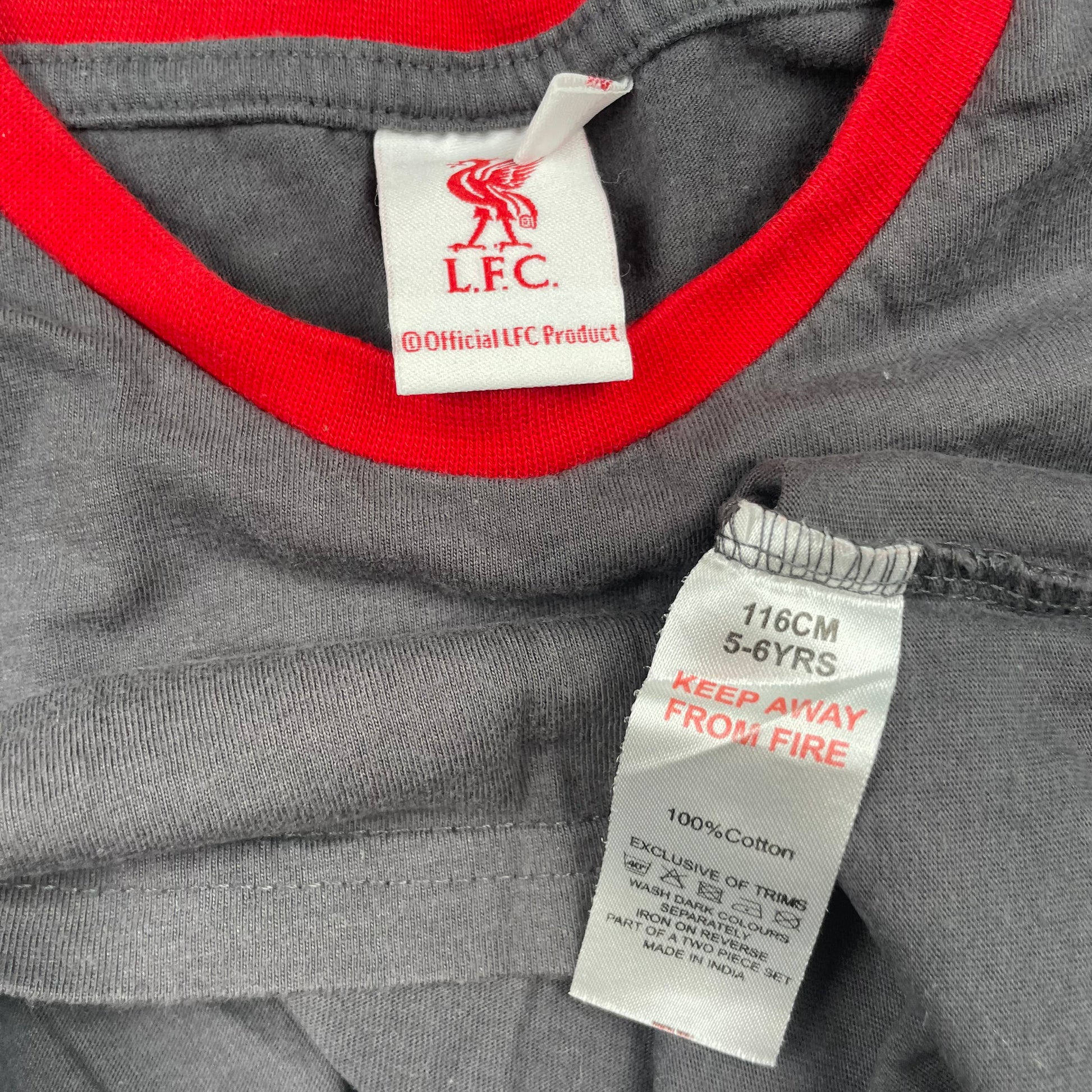 Graues T-Shirt mit rotem Kragen und LFC-Logo, Größe 5-6 Jahre – label