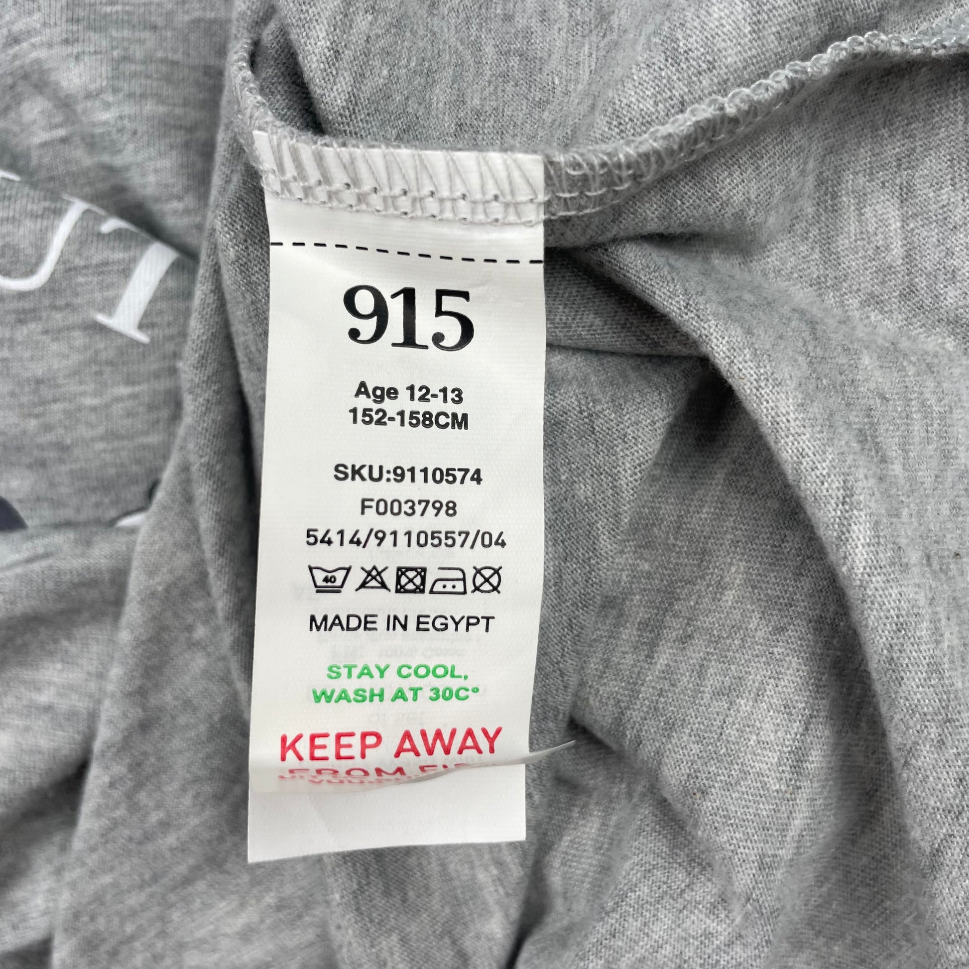 Graues T-Shirt mit Pandadruck und dem Text 'Too Cute to Sleep' – label
