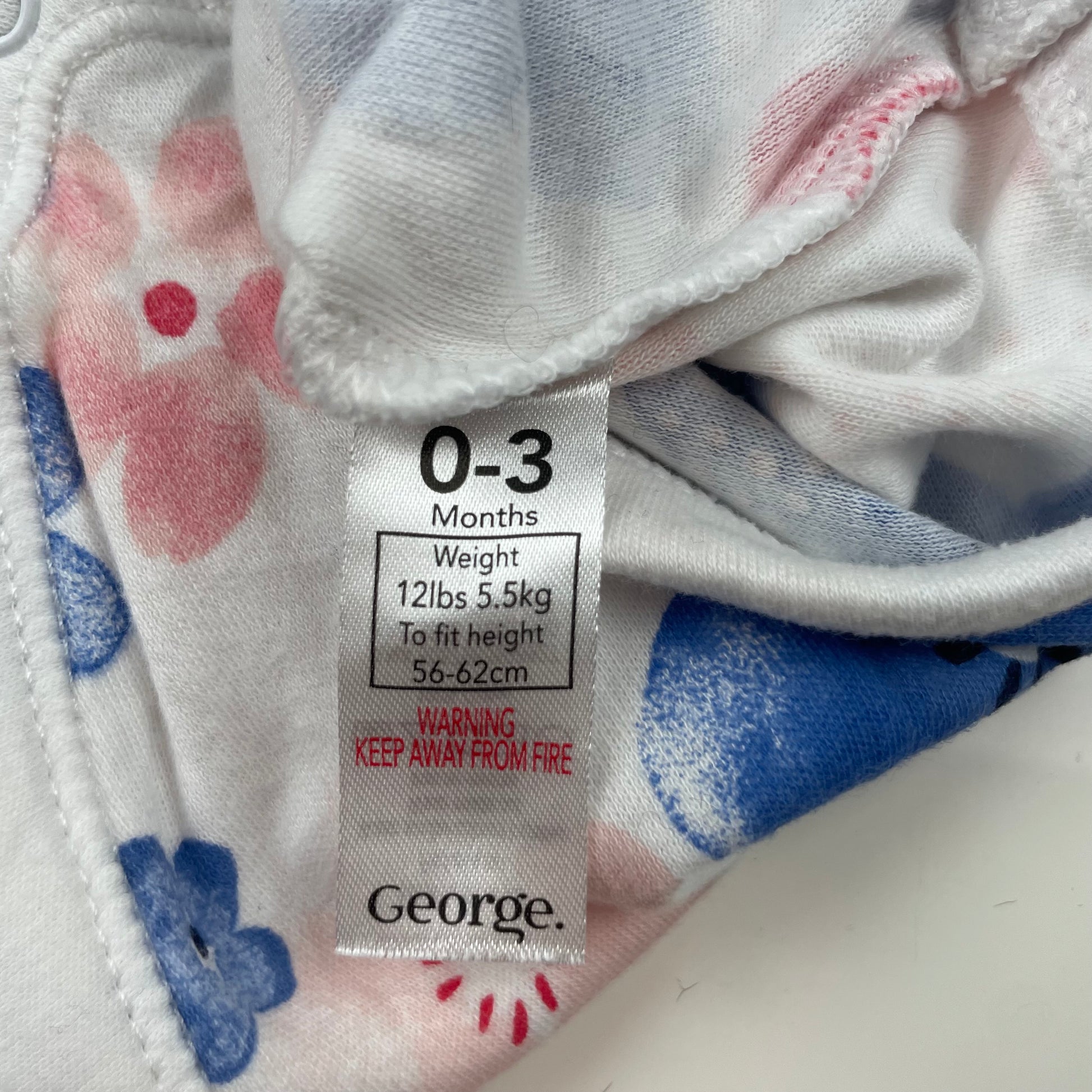 Mehrfarbiger Body mit Blumenmuster, kurze Ärmel – label