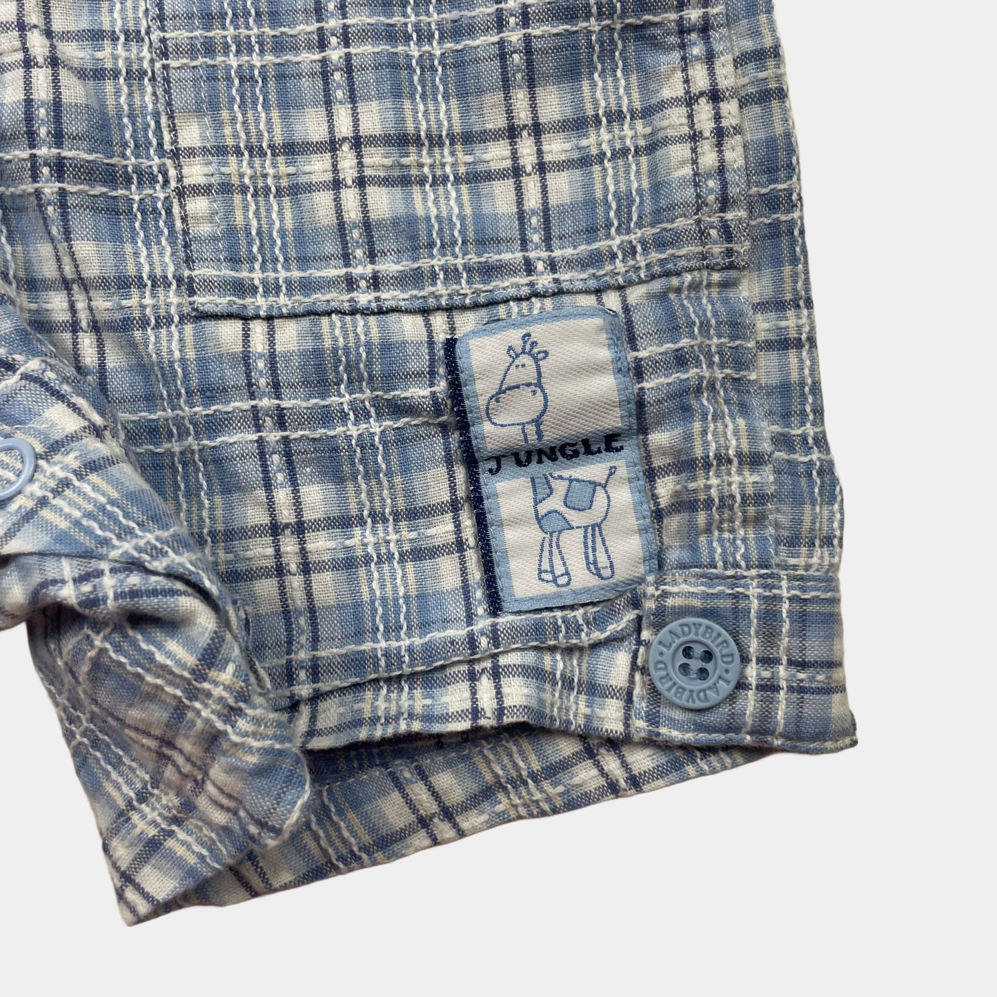 Blauer Baumwoll-Overall mit kariertem Muster und Taschen. – fabric
