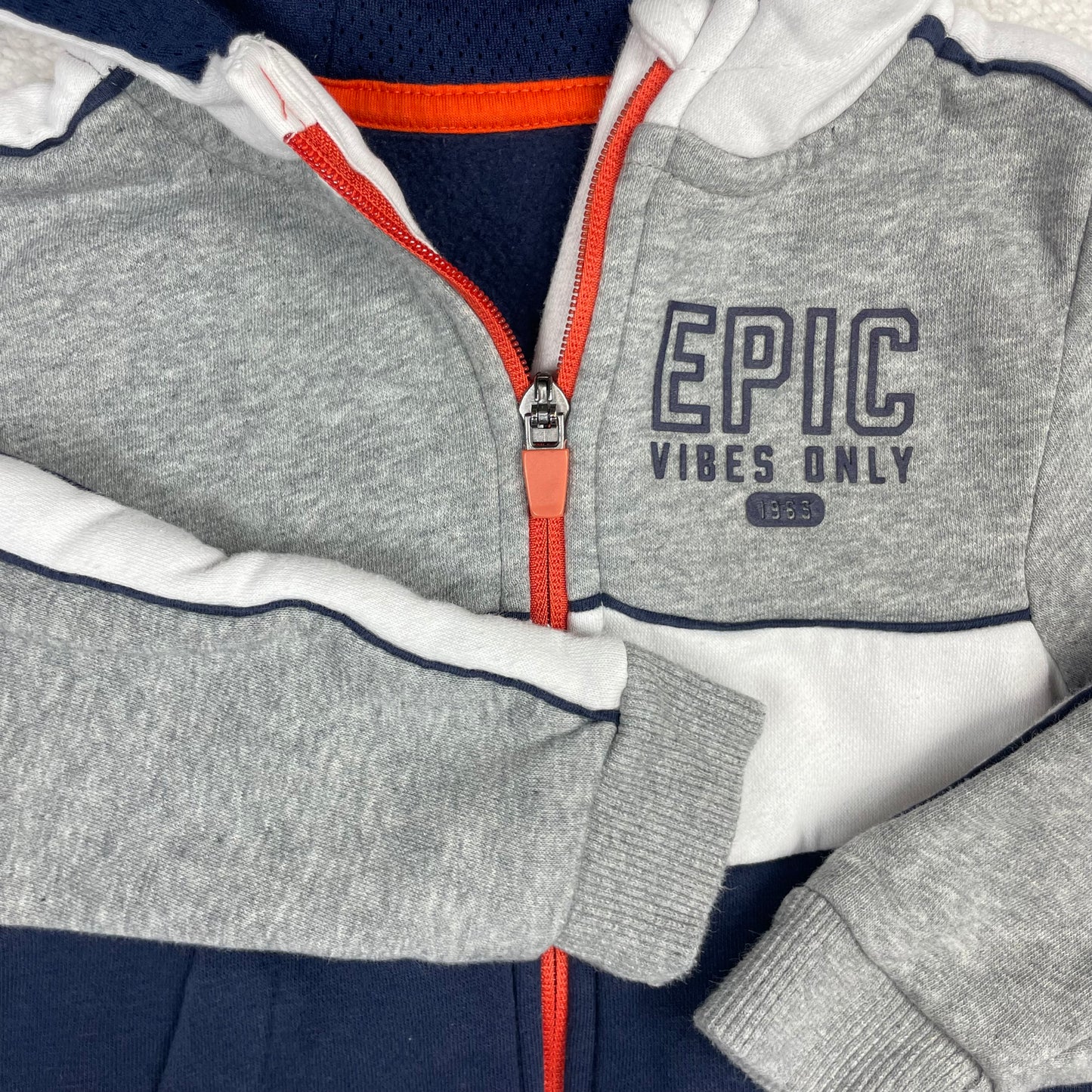 George Kapuzen-Sweatjacke blau/grau mit Reißverschluss und Print, Größe 2–3 Jahre – detail