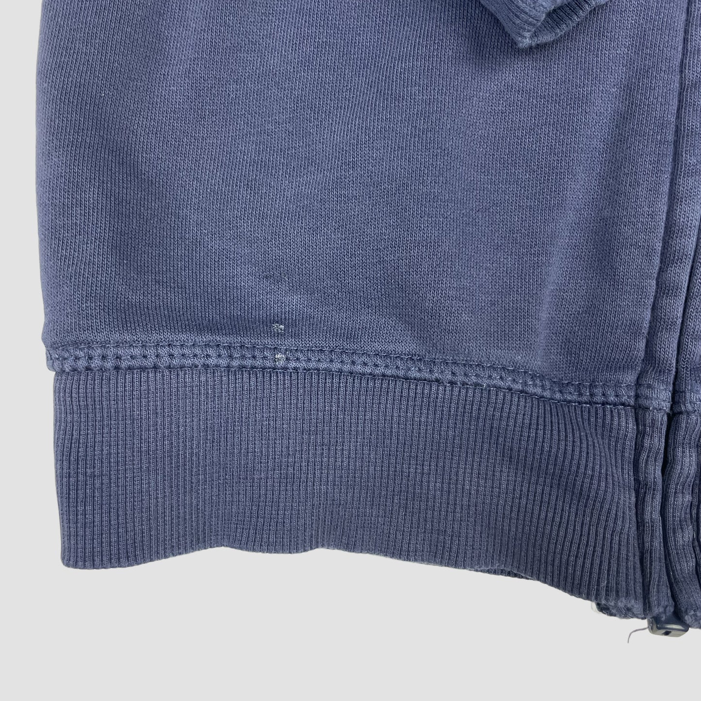 Dunkelblaue Kapuzenjacke von George mit Reißverschluss, Größe 3–4 Jahre – close‑up