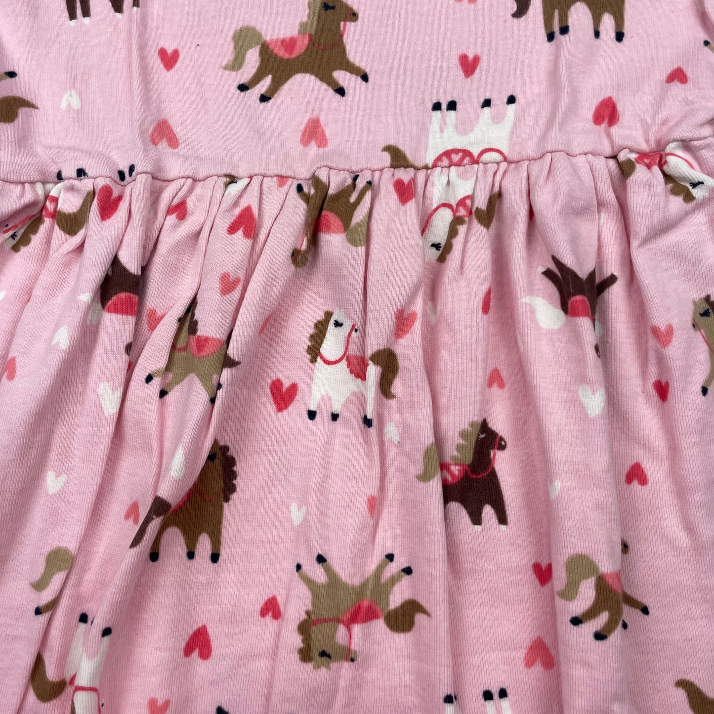 Rosa Baumwoll-Kleid mit Pferdemuster für Mädchen Größe 146 – detail