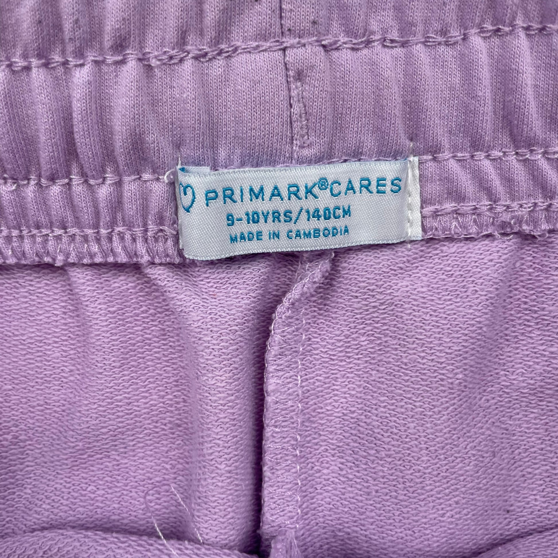 Lila sportliche Shorts für Kinder Größe 9-10 Jahre / 140 cm von Primark. – label