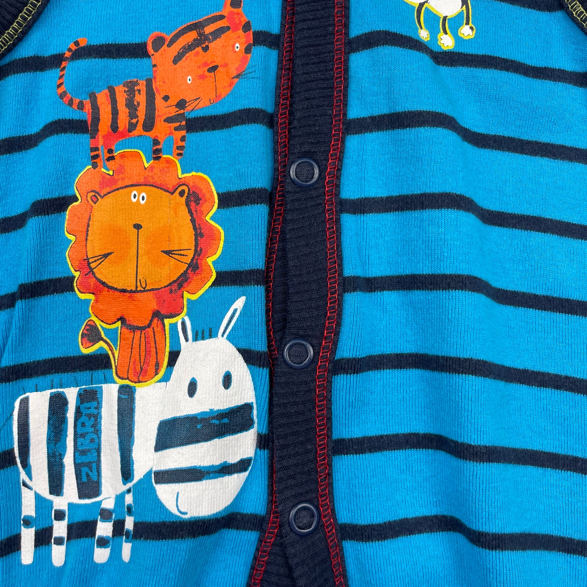 Blauer gestreifter Baby-Overall mit Kapuze und Tiermotiven – fabric